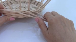 Тарелка с ажурной загибкой из бумажных трубочек