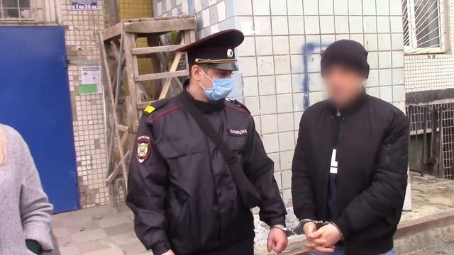 В Волгодонске с поличным поймали вора-домушника смотреть онлайн