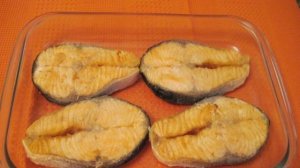 Красная рыба под соусом в духовке