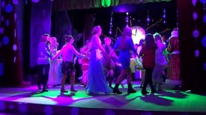 Новогодняя хороводная "Маленькой елочке холодно зимой"