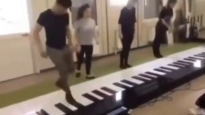 Танец Деспасито на клавишах пианино! Despacito