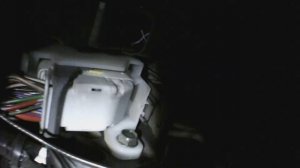 Кнопка открывания багажника из салона