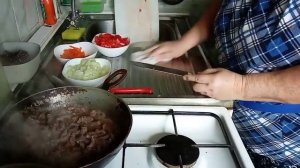 Очень вкусная мясная зажарка с баклажанами.