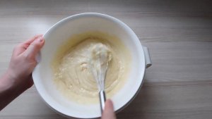 Экономный пирог на кефире с вареньем. Простой пирог на кефире