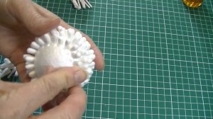 ЁЛОЧНАЯ ИГРУШКА ЁЖИК СВОИМИ РУКАМИ) НОВОГОДНЯЯ ЁЛОЧНАЯ ИГРУШКА ИЗ УШНЫХ ПАЛОЧЕК ))