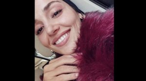 Does Hande Erçel have a cute new mother? Who is that woman