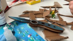 Как сделать нож из картона флип кнайф очень легко 😲