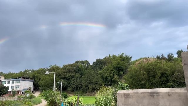 小语成功戒奶一天，没想到一到晚上又开始哭闹，奶瘾又犯了！【阿表在农村】 смотреть онлайн