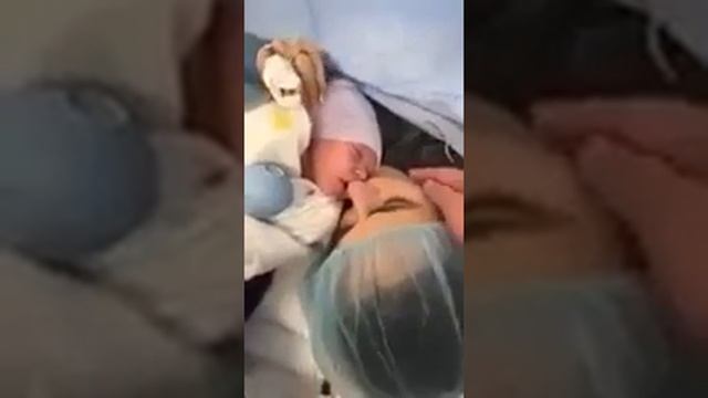 Первые поцелуйчики от мамы смотреть онлайн