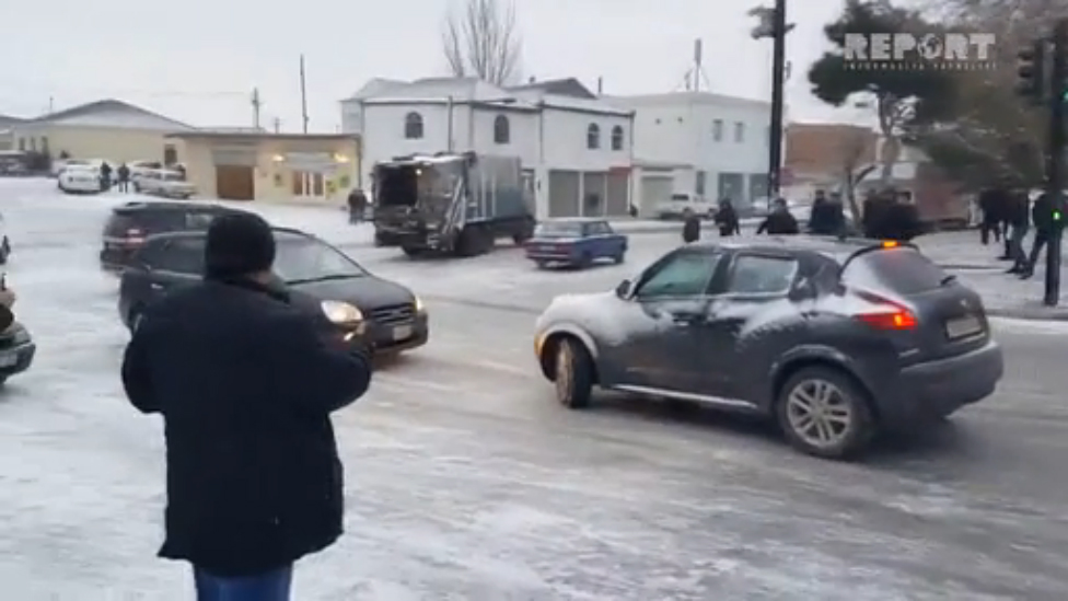 Ирбит гололед. Зима скользко. Жека клип гололед. Клип гололед. Как вытащить машину из снега.
