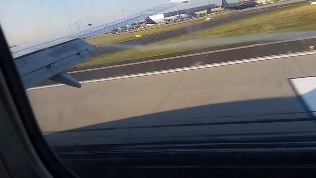 Landing at Ferenc Liszt International Airport, Budapest смотреть онлайн
