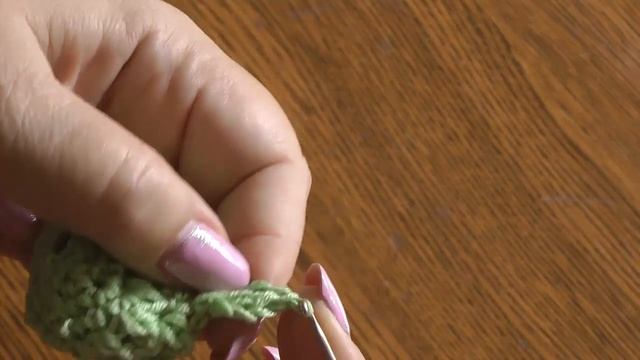 Вяжем шляпку к летнему платью и укрепляем края разными способами смотреть онлайн