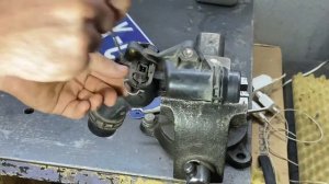 BMW Термостат М54 нагревательный элемент.Снимаем контакты.