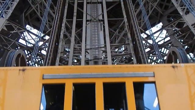 Лифт на Эйфелевой Башне/ Eiffel Tower Elevator смотреть онлайн