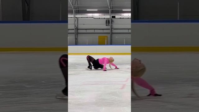 Слайд от любителя? #figureskating #фигурноекатание #фигуристка #фк #figureskater #axel #skating смотреть онлайн