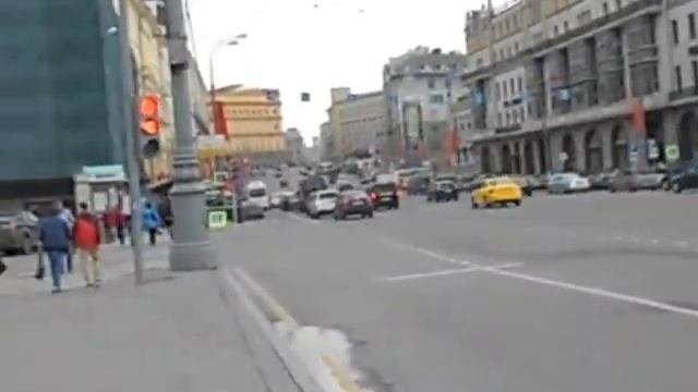 Театральная площадь перед майскими праздниками