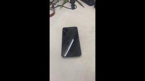 iPhone 11 Pro Max не включается, висит на шнурке