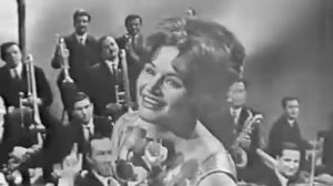 НИНА ДОРДА Всё стало вокруг голубым и зелёным.