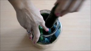 Малосольные огурцы (классические) — видео рецепт