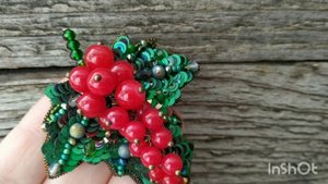 Брошь Смородина с листиком