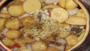 Молодой картофель запеченный в горшочке