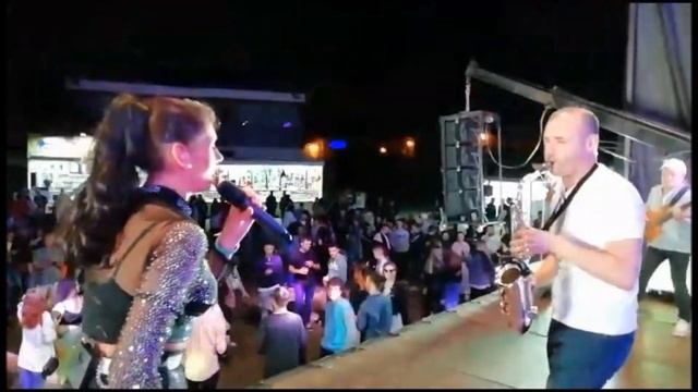 Pablo Estellés & Bea Carrodeguas en Albares de la Ribera - The Best (Mike Chapman & Holly Knight) смотреть онлайн