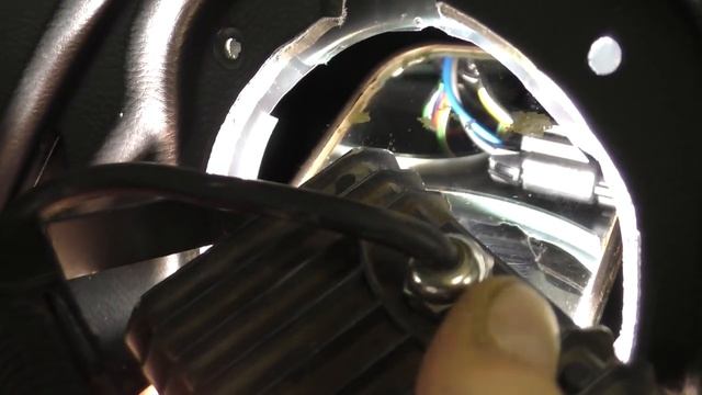 Установка передних динамиков в Шевроле Нива.mp4 смотреть онлайн