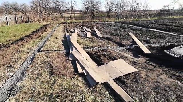 Початок робіт. Фундамент. Викопать-армопояс-заливка. смотреть онлайн