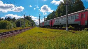 ЭР2Р-7078 пролетает платформу Алабино без остановки.