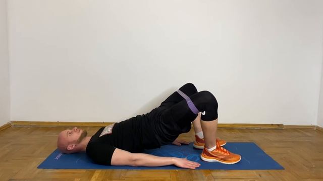 Ягодичный мост с отведением ног с резинкой. Техника выполнения