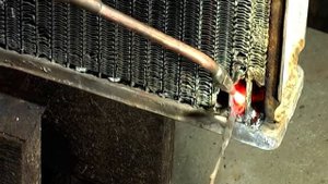 Удаление излишка припоя меж трубок