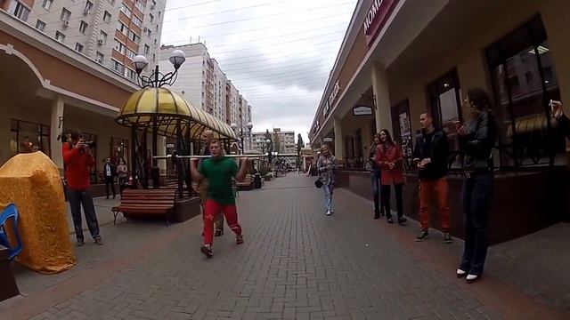 Пошаговые выпады с весом 35 кг. Рекорд России. 240 раз смотреть онлайн