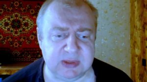 Белое платье и черные туфли. Черная ленточка