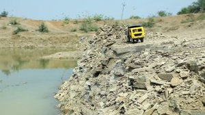 Ездим по горам, возим камни