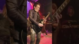 Vivian campbell...last in line live...rippin it  last in line solo