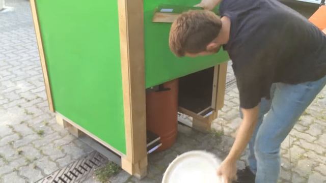 Wie der Fassbehälter gewechselt wird bei EcoToiletten смотреть онлайн