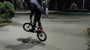 НОЧНАЯ ЕЗДА НА BMX ПО ГОРОДУ ПОД ФОНК/DIMA BAR БМХ ВЛОГ