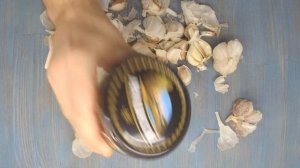 Как быстро почистить много чеснока ?