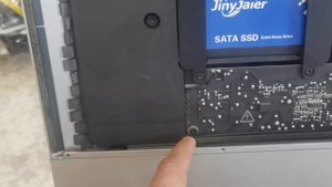 Разборка Apple Imac A1418 .Что нельзя делать при разборке ,правильное снятие экрана. Часть2