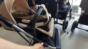 Прогулочная коляска LUXMOM 740