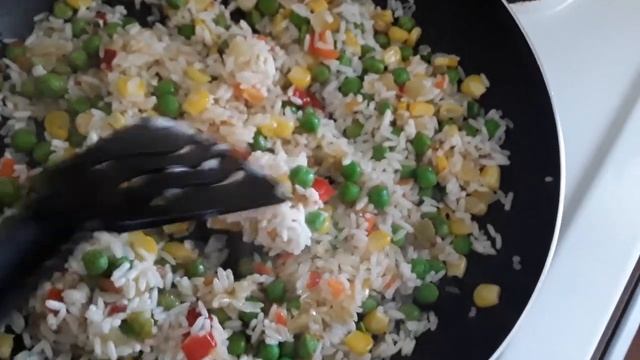 "СТРЯПАЮ ПИРОЖКИ с КЛУБНИКОЙ/У КАРИНОЧКИ МЕКСИКАНСКАЯ Смесь, а Я Буду ЖАРЕНУЮ КУРОЧКУ"