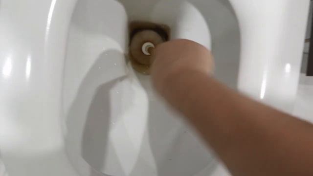 How to REMOVE TOILET STAINS using TEA BAGS! смотреть онлайн