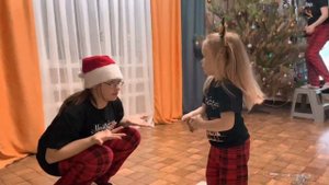 Всей семьей наряжаем елку 2023