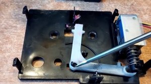 Kyocera M2030dn. Застревание сзади, не крутится вал выхода бумаги.