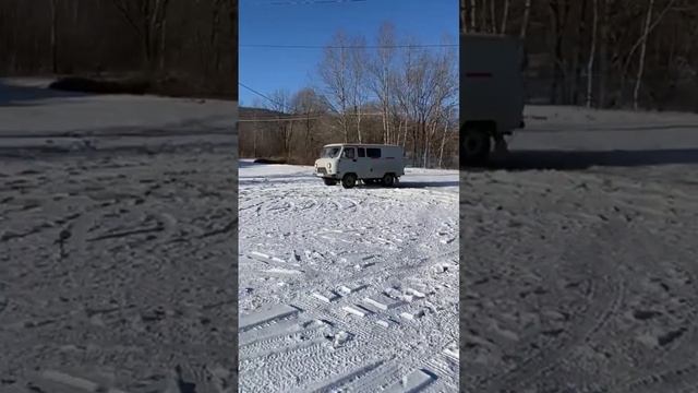 Прогрев машины перед зимней рыбалкой