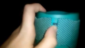 Как снять защитную ткань с колонки JBL charge 4 (желательно использовать плоскую отвертку)