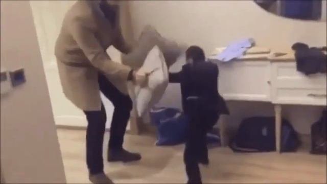 Карлики злые очень злые карлики!!!!! Их лучше не трогать разорвут на части!!!!!