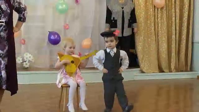 Дети поздравляют мам смотреть онлайн