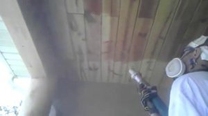 Очистка деревянного потолка от лака