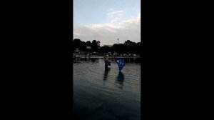 ВДВшник в фонтане с флагами. Москва Парк Горького 2020